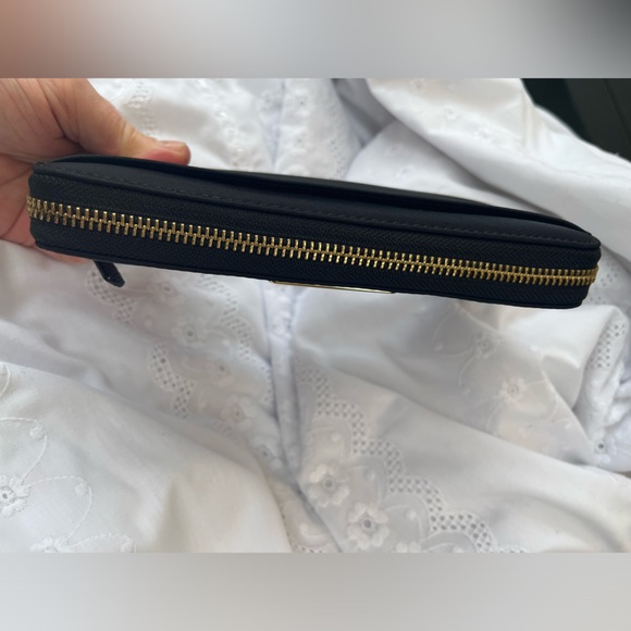 Kate Spade black zip up wallet in nearest new condition - Picture 3 of 9
